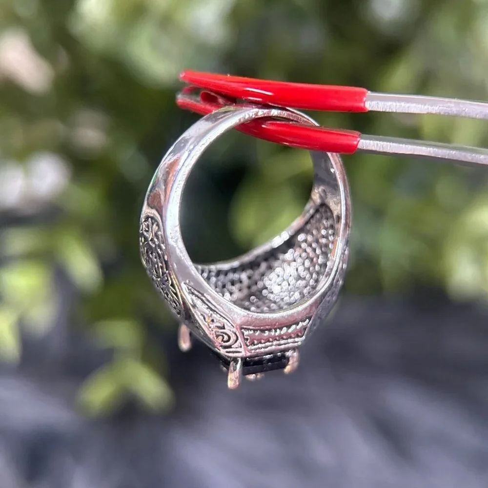 N/A *black ring